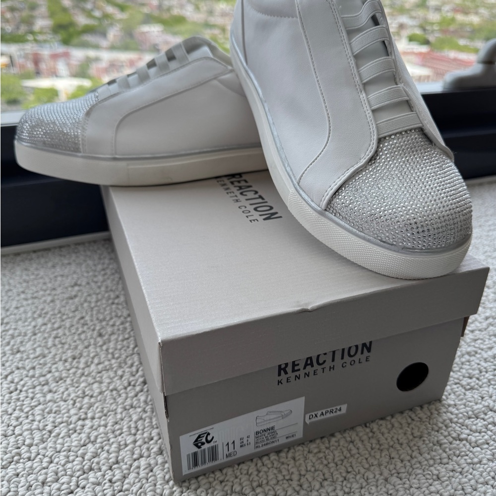 Kenneth Cole Reaction Bonnie White and Silver Crystal No Tie Low-Top Sneakers
